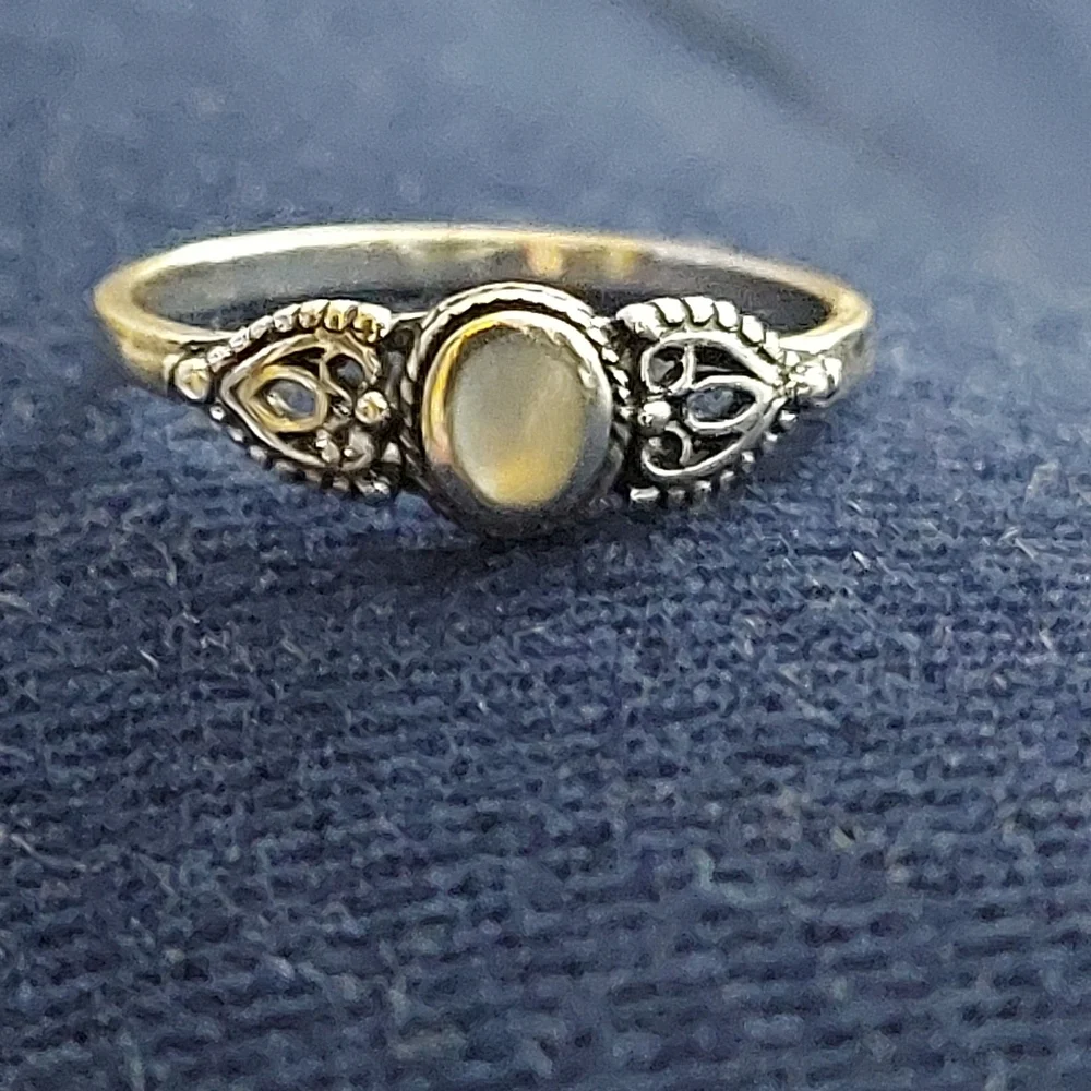 Sterling Silver 925 Mother of Pearl Scrolled Minimalist Statement Ring Sz 7.5
